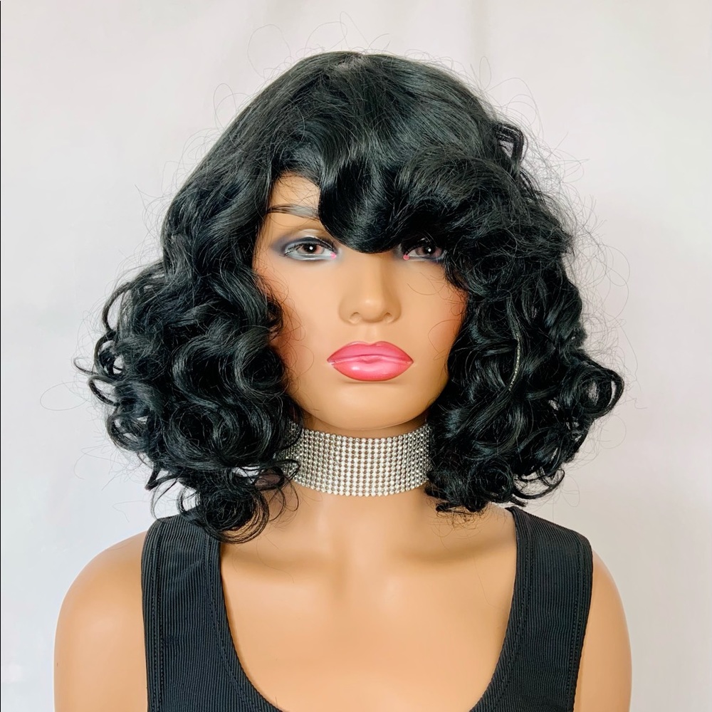 VersaStyle Short Black Synthetic Wig with Vintage Vibes